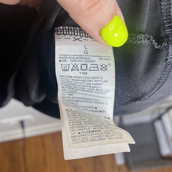 Old Navy Mens Active Longsleeve Black Workout Shirt - Picture 3 of 3